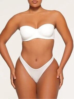 SKIMS Fits Everybody Strapless Wired Bra Size 34DDD 34F in Marble White NWT